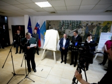 25-LET-OSAMOSV-ILB050