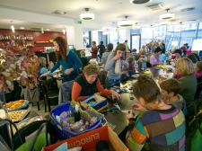 na_roke_za_otroke_-_valter_leban-1174