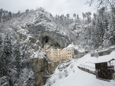 predjamski_grad_zima__-_valter_leban-0983
