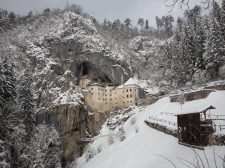 predjamski_grad_zima__-_valter_leban-0999