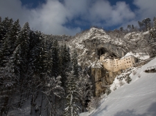 predjamski_grad_zima__-_valter_leban-1252