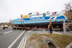 PREVOZ POLICIJSKEGA ČOLNA  P111 V PVZ PIVKA